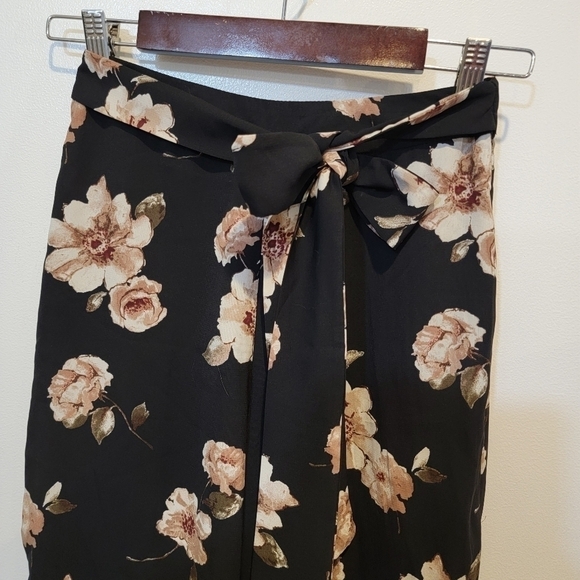 NEW J.O.A. Los Angeles Floral Palazzo Pants with Tie Size XS - Picture 6 of 17